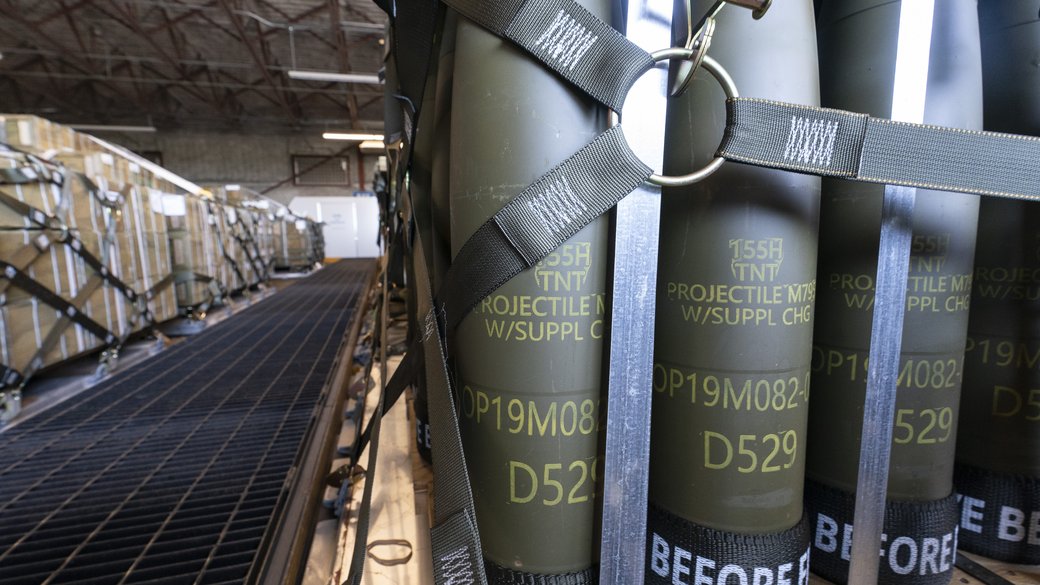 Снаряди 155-мм калібру Фото: AP/Alex Brandon