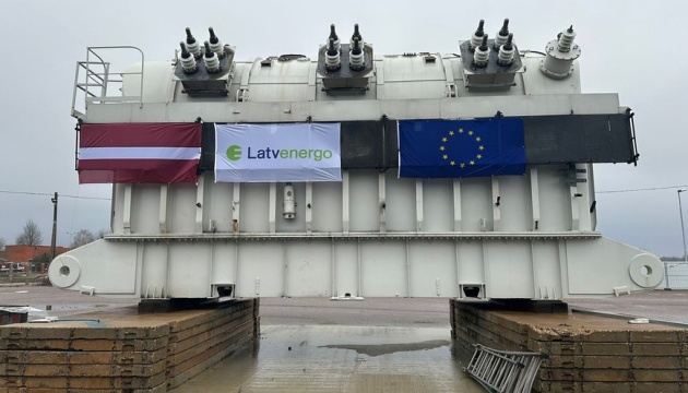 Латвія передала Україні пакет обладнання для ремонту енергосистеми Фото: Getty Images