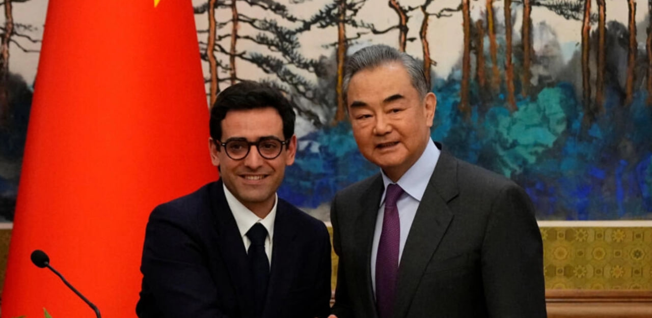 Очільники МЗС Франції та Китаю. Фото: Reuters