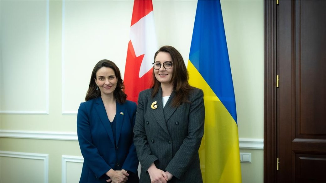 Україна планує залучити більше жінок до розмінування