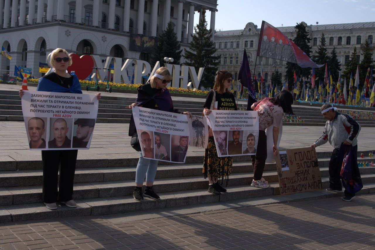 Спільнота Оленівки організувала одноденну акцію голодування, одна з учасниць відчула погіршення стану здоров'я