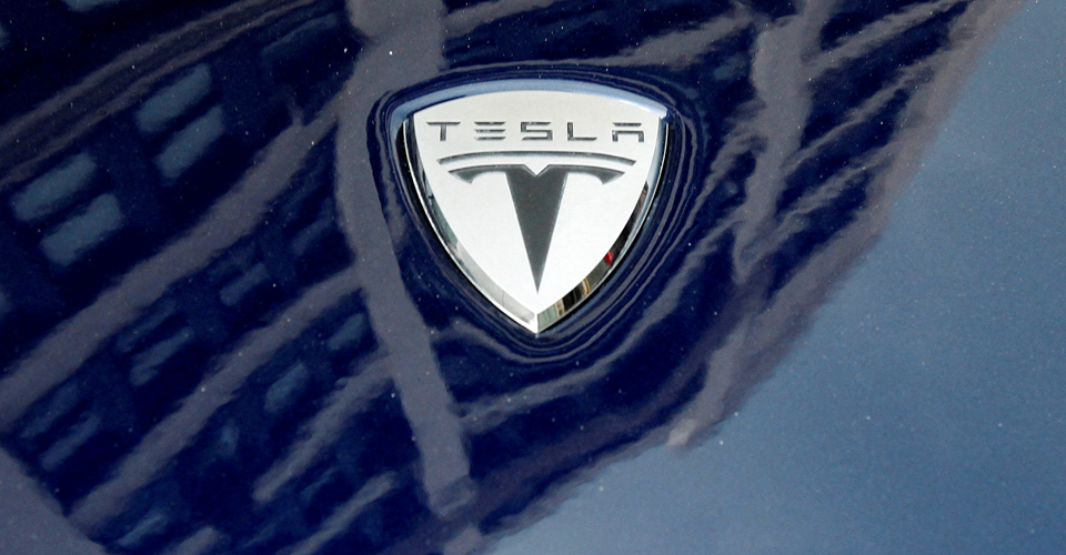 Продажі Tesla в ЄС знизились удвічі через політику Ілона Маска