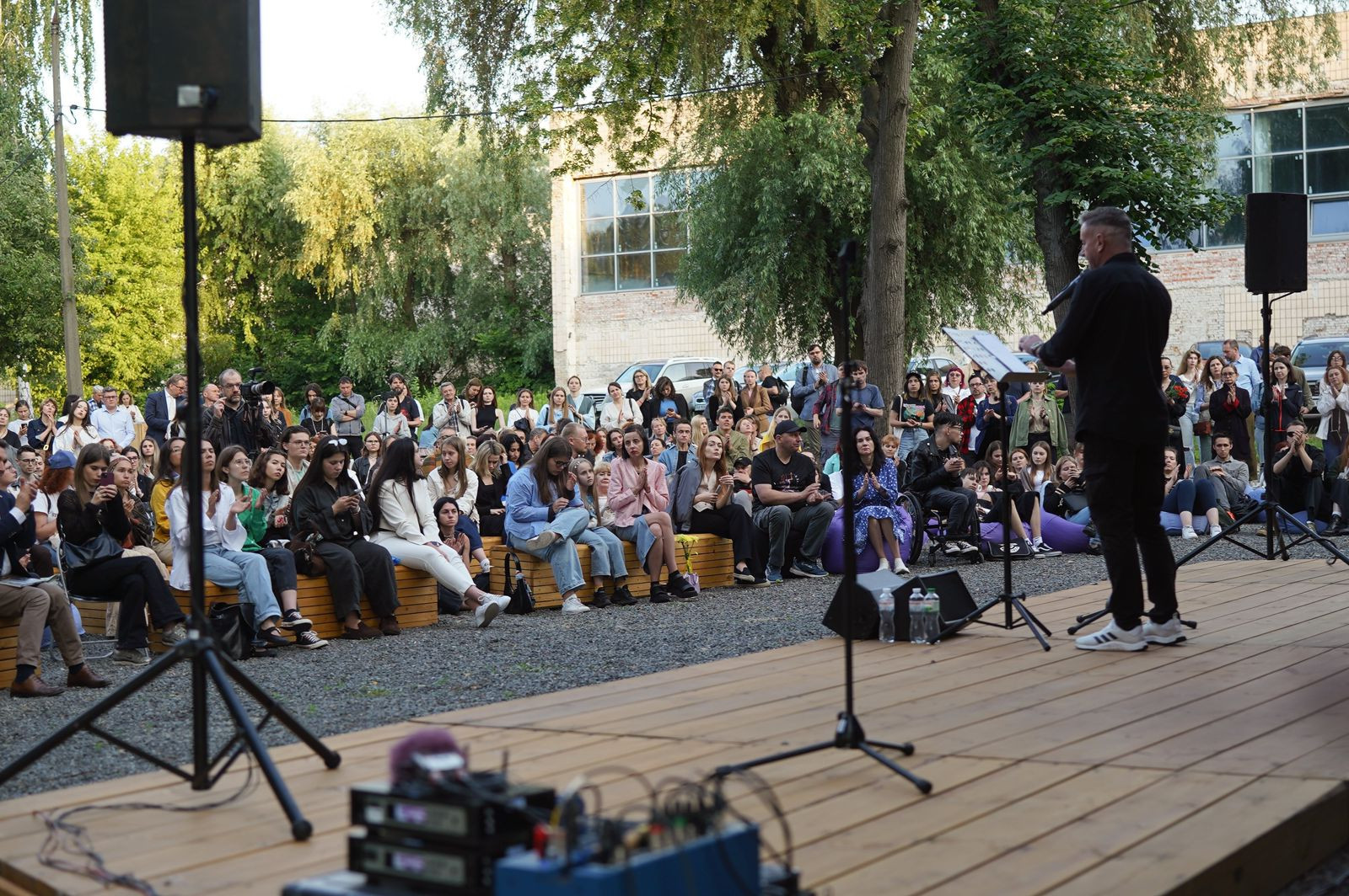 На поетичному вечорі Жадана зібрали 500 тисяч гривень на підтримку Хартії