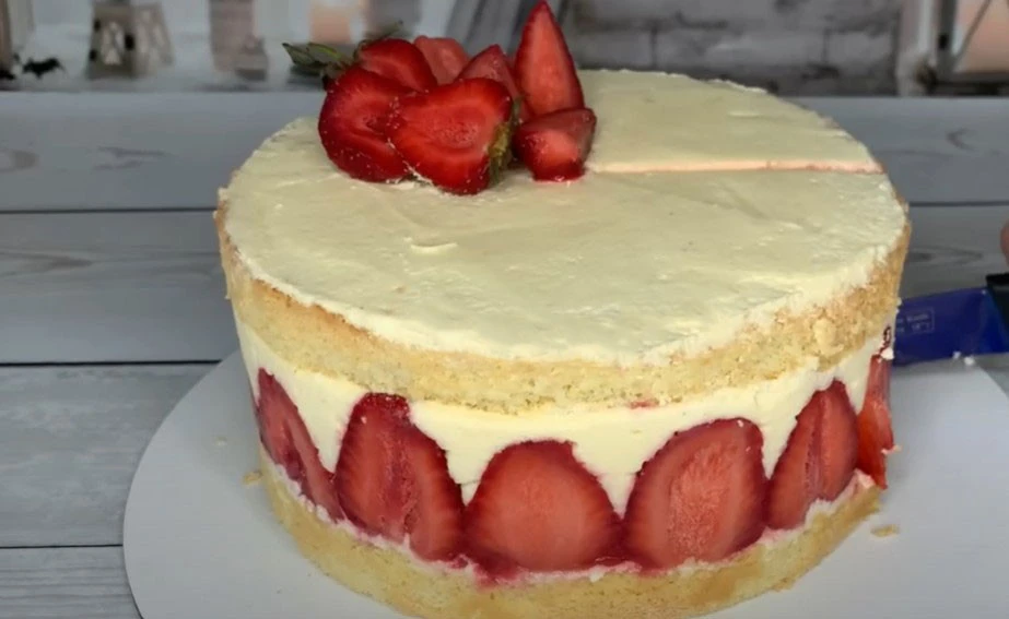 Торт Фрезьє: покроковий рецепт елегантного французького десерту з полуницею