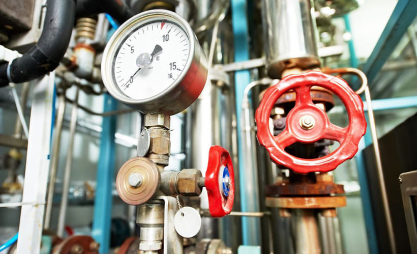 Уряд заборонив відключення електрики та газу у зонах біля фронту через борги