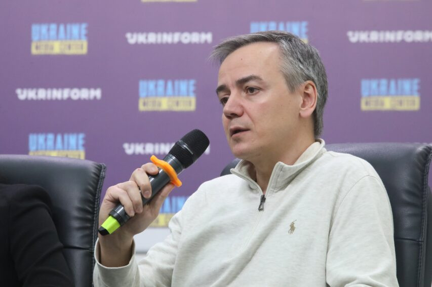 Нас дезорієнтують обіцянками безпеки, - дипломат Хара