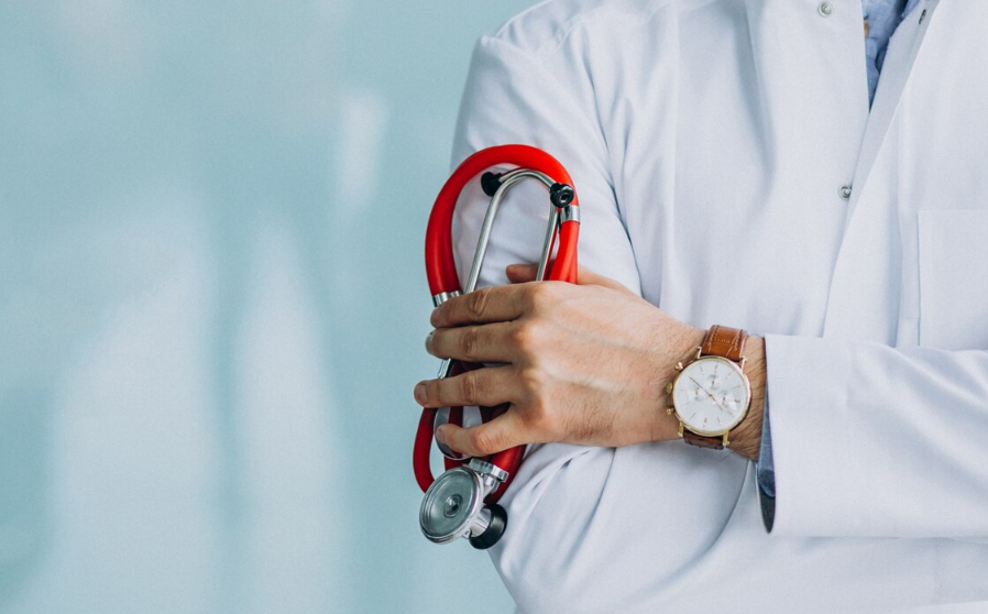 Медика підозрюють у неналежному використанні наркозу, яке призвело до смерті дитини