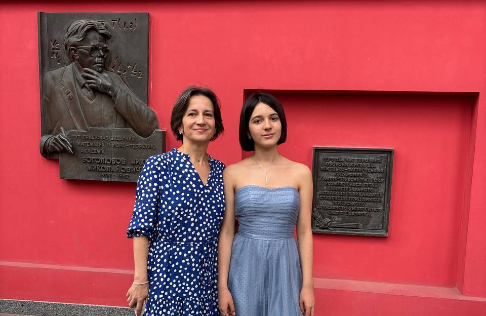 Донеччанкам-режисерам Ворожбит відмовили в поселенні в гуртожиток УКУ через символіку ЛГБТ у соцмережах