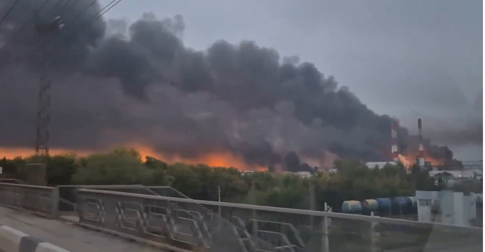 Дрони завдали удару по Афіпському НПЗ у Краснодарському краї Росії, що призвело до пожежі