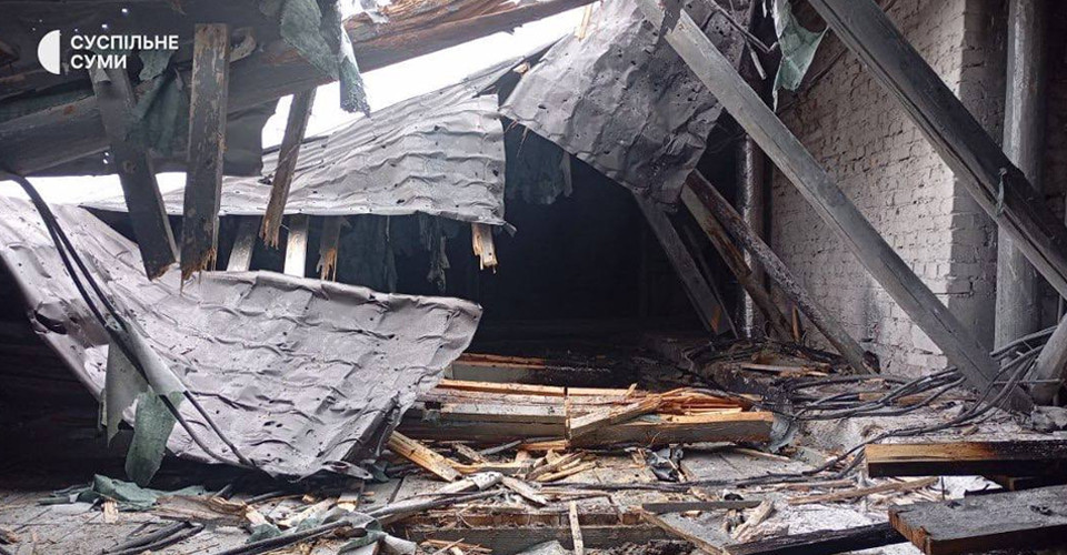 Внаслідок удару Росії у Сумах спалахнула пожежа в пологовому будинку