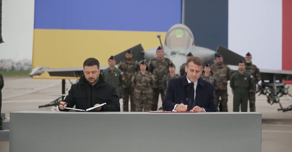 Зеленський та Макрон у Парижі уклали угоду для зміцнення України