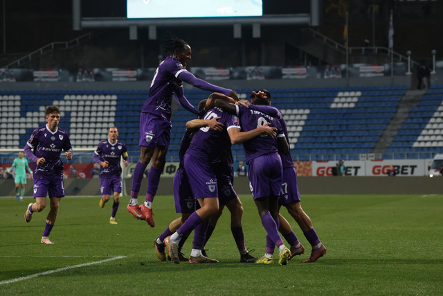 Рух" переміг "Кудрівку", "Епіцентр" завершив гру внічию з "Поліссям", а "Кривбас" мав зустріч з "Вересом": підсумки та графік матчів 13-го туру УПЛ