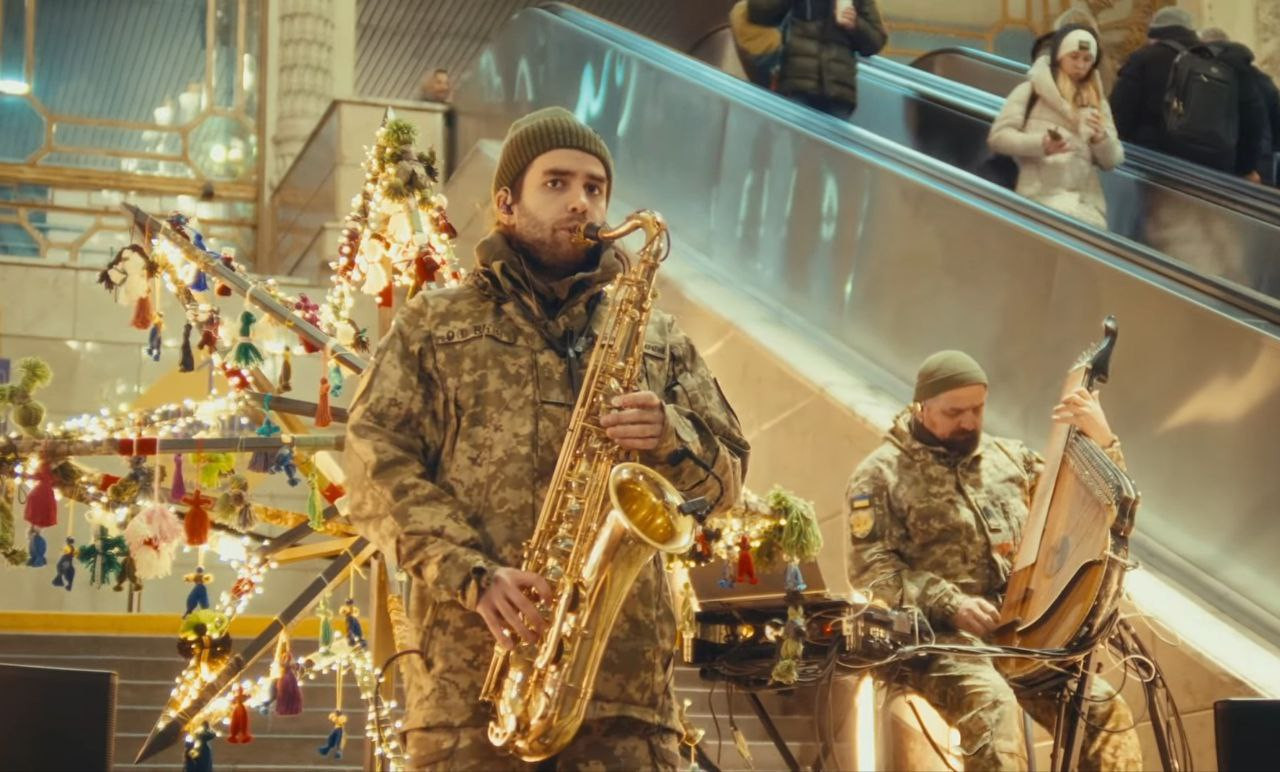 Військові презентували оновлену версію Щедрика із саксофоном та електробандурою