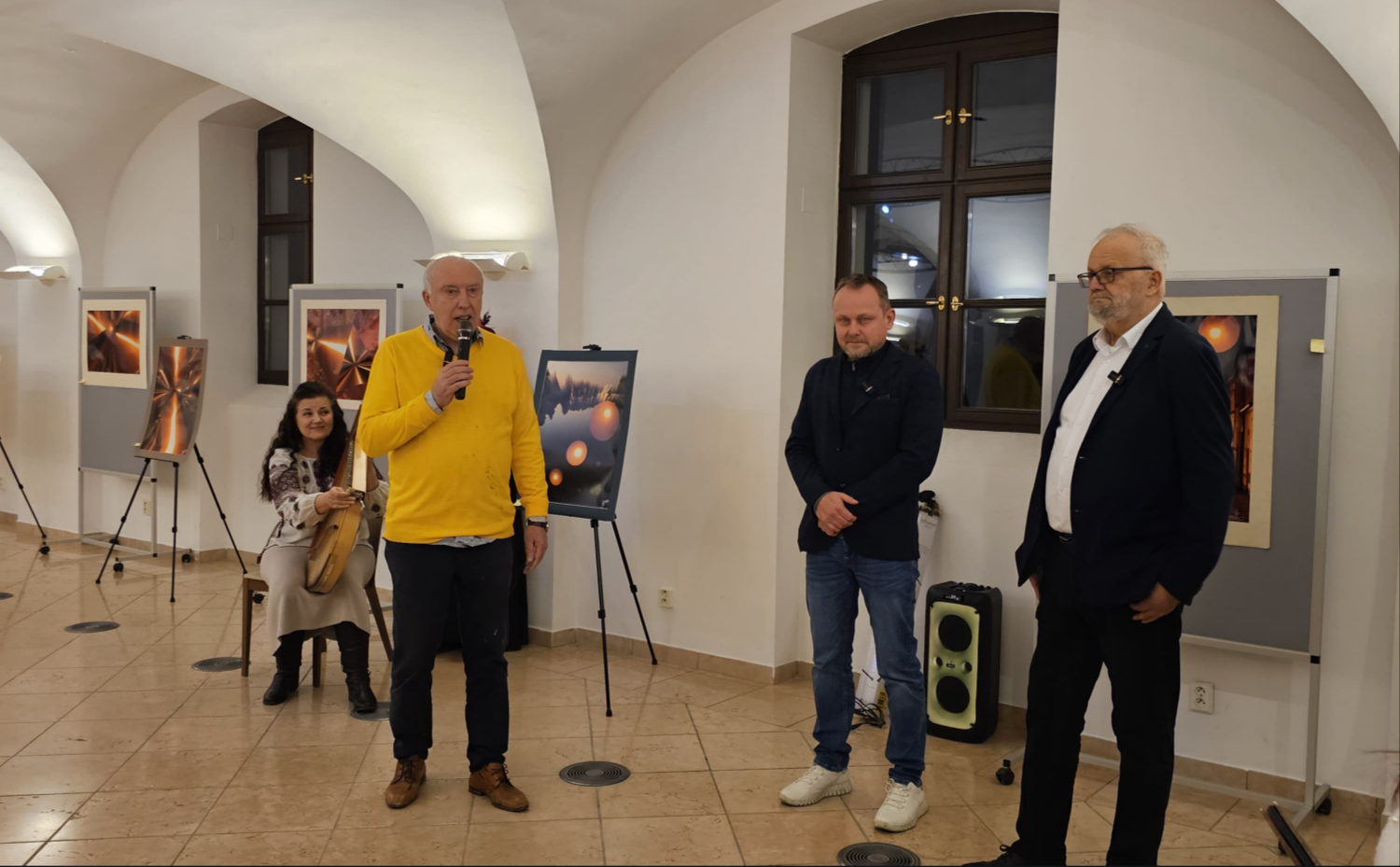 У Братиславському замку стартувала виставка творів директора Українського інституту в Празі