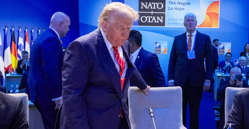 Трамп висловив намір серйозно розглянути вихід США з НАТО